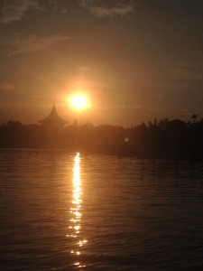 kuching, tramonto su lungofiume